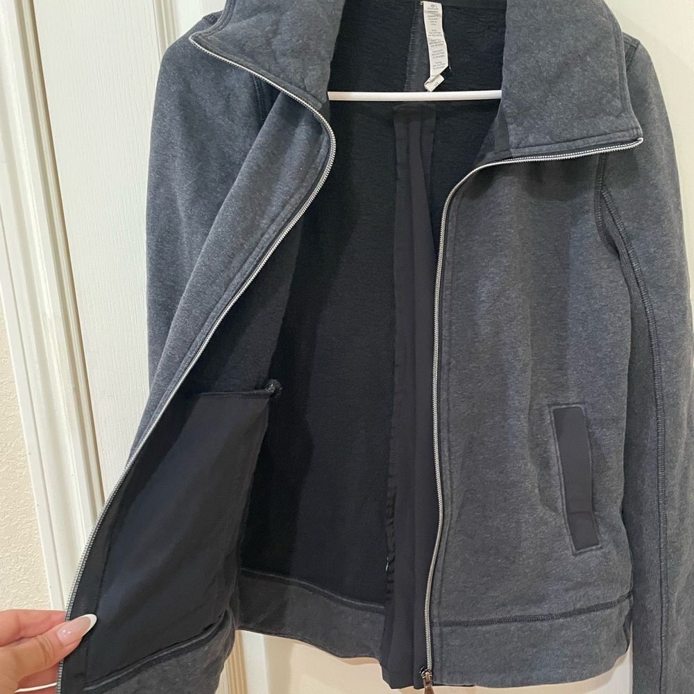 Lululemon En Route Jacket Size 8 - Picture 6 of 11